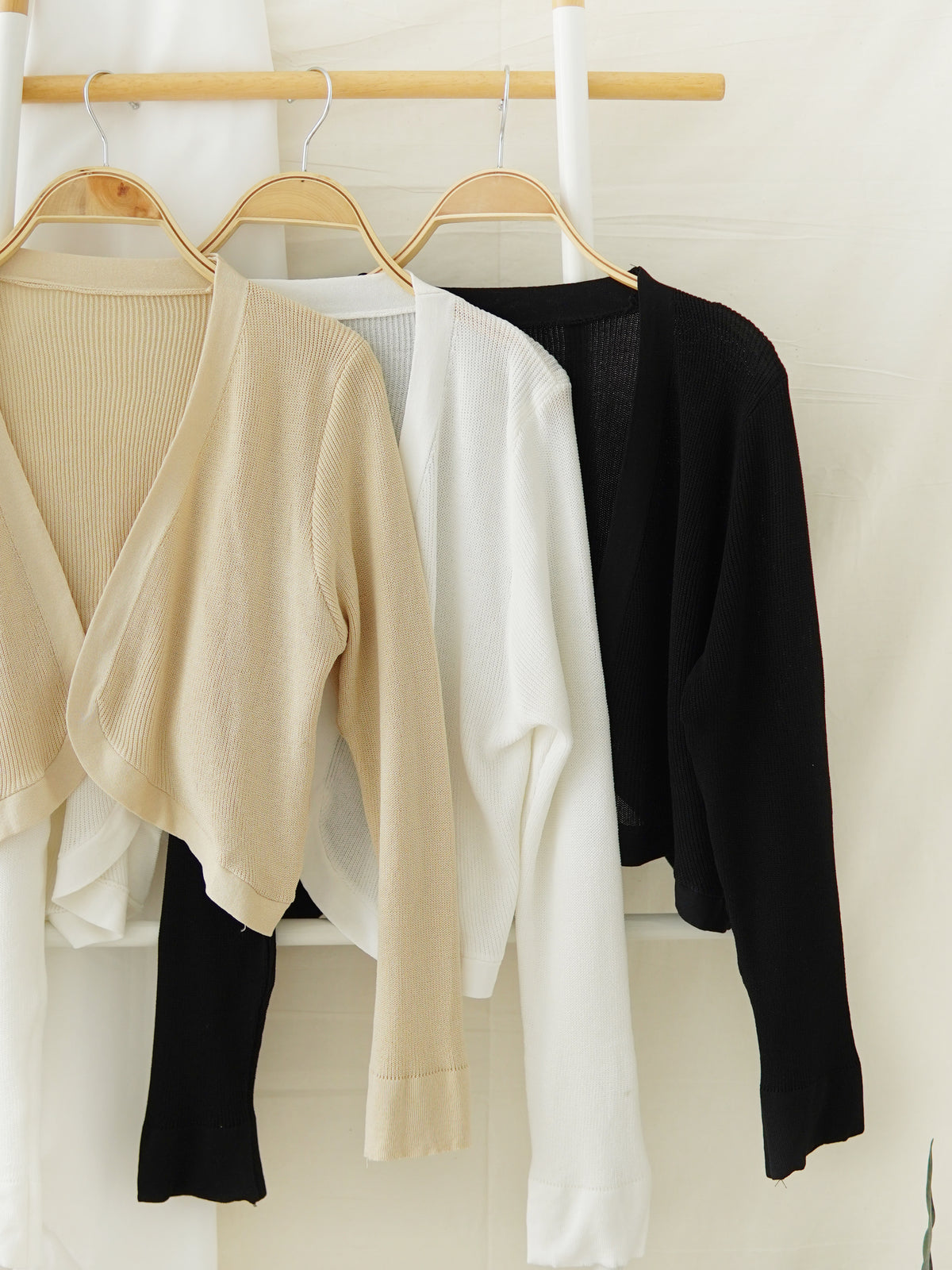 LEXA CROPPED CARDIGAN - LovelyMadness Clothing Malaysia