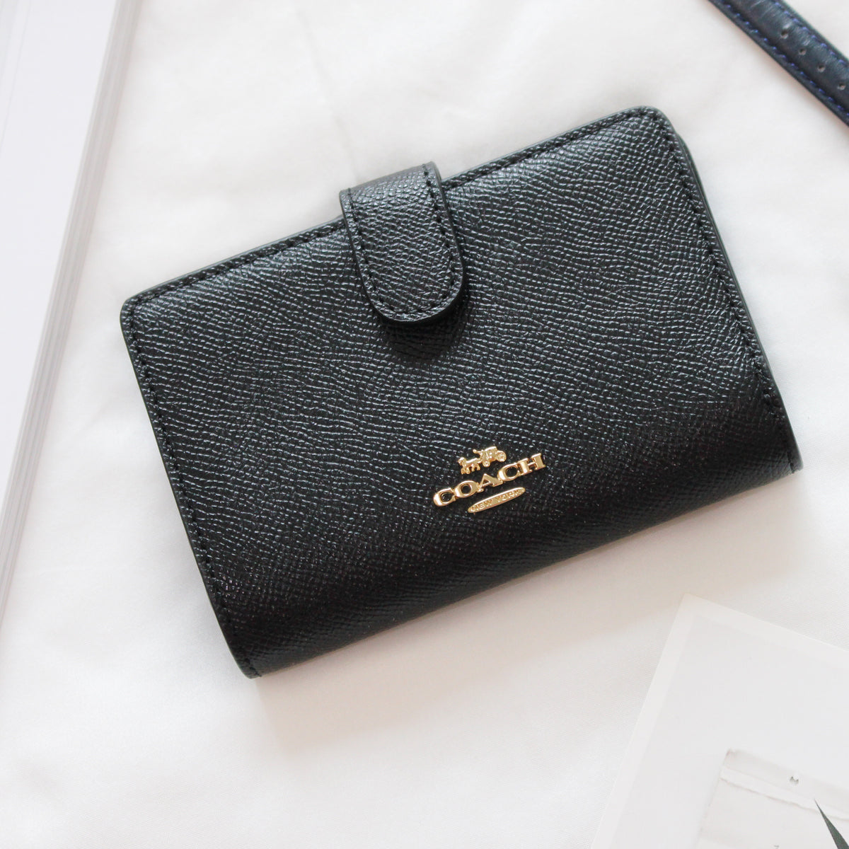 COACH CROSSGRAIN MEDIUM CORNER ZIP WALLET - LovelyMadness Clothing Malaysia