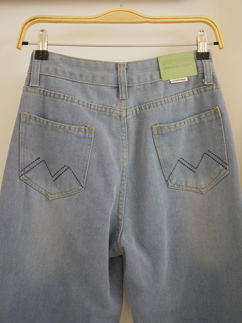 STRAIGHT LEG CROPPED JEANS