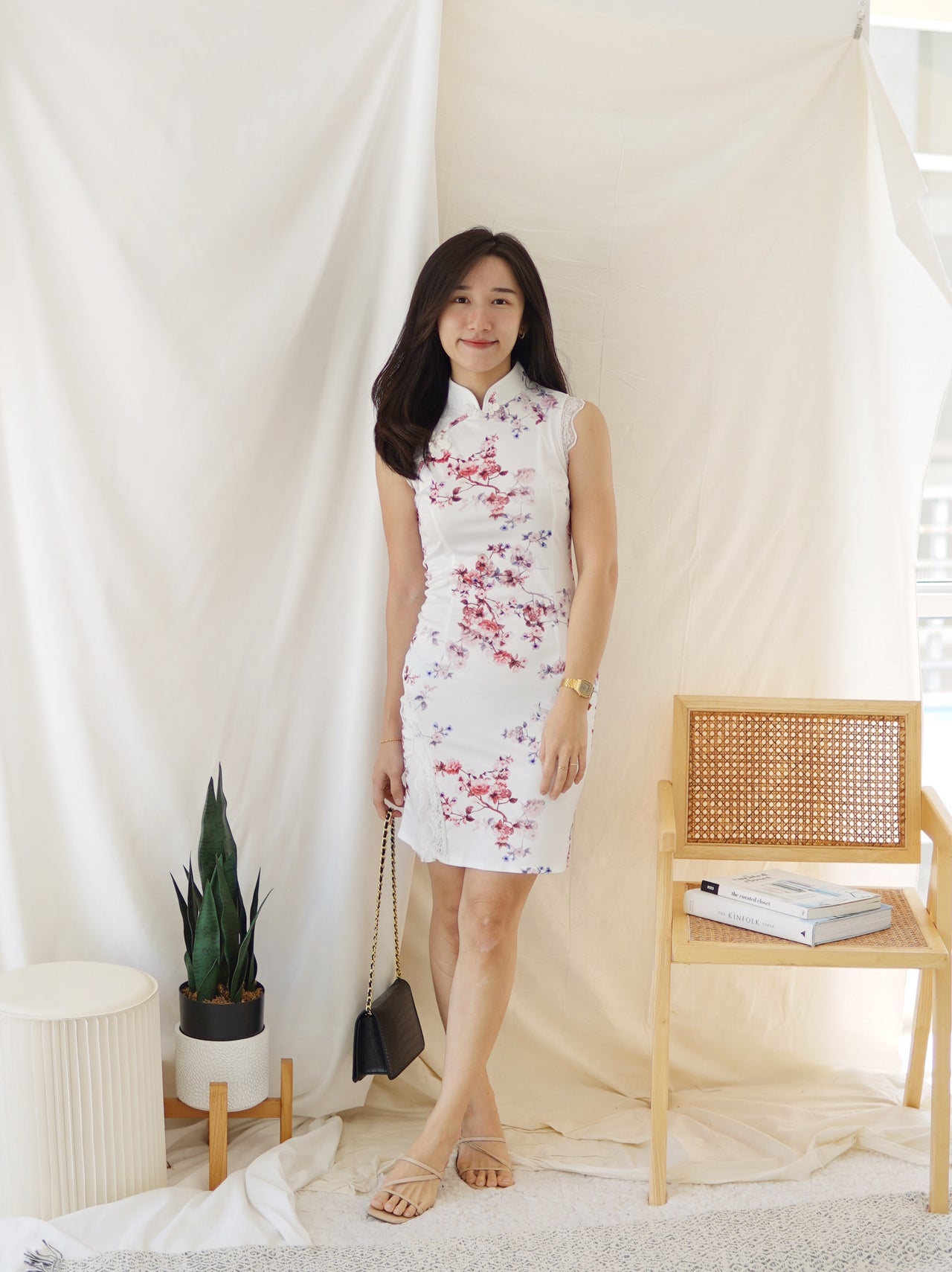 WHITE FLORAL LACE CHEONGSAM