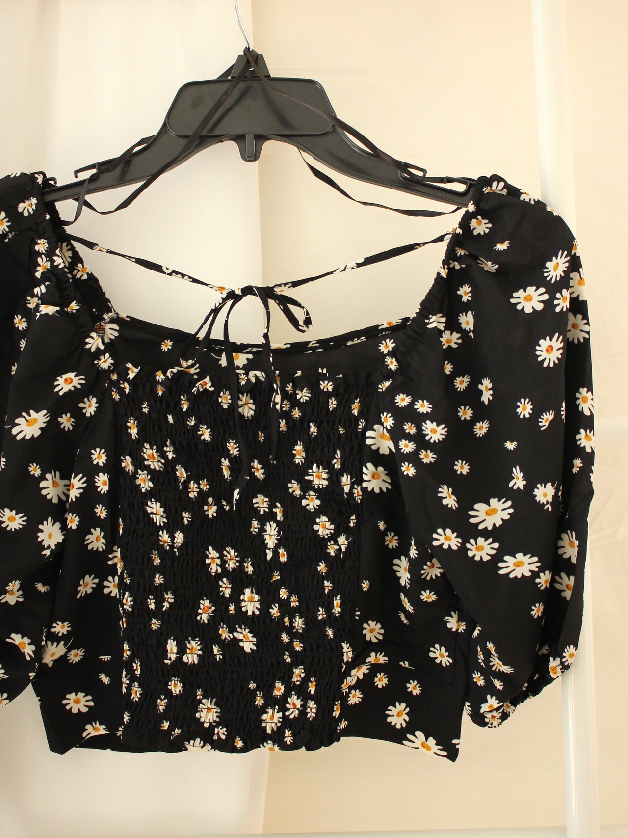BLACK FLORAL PUFFY TOP