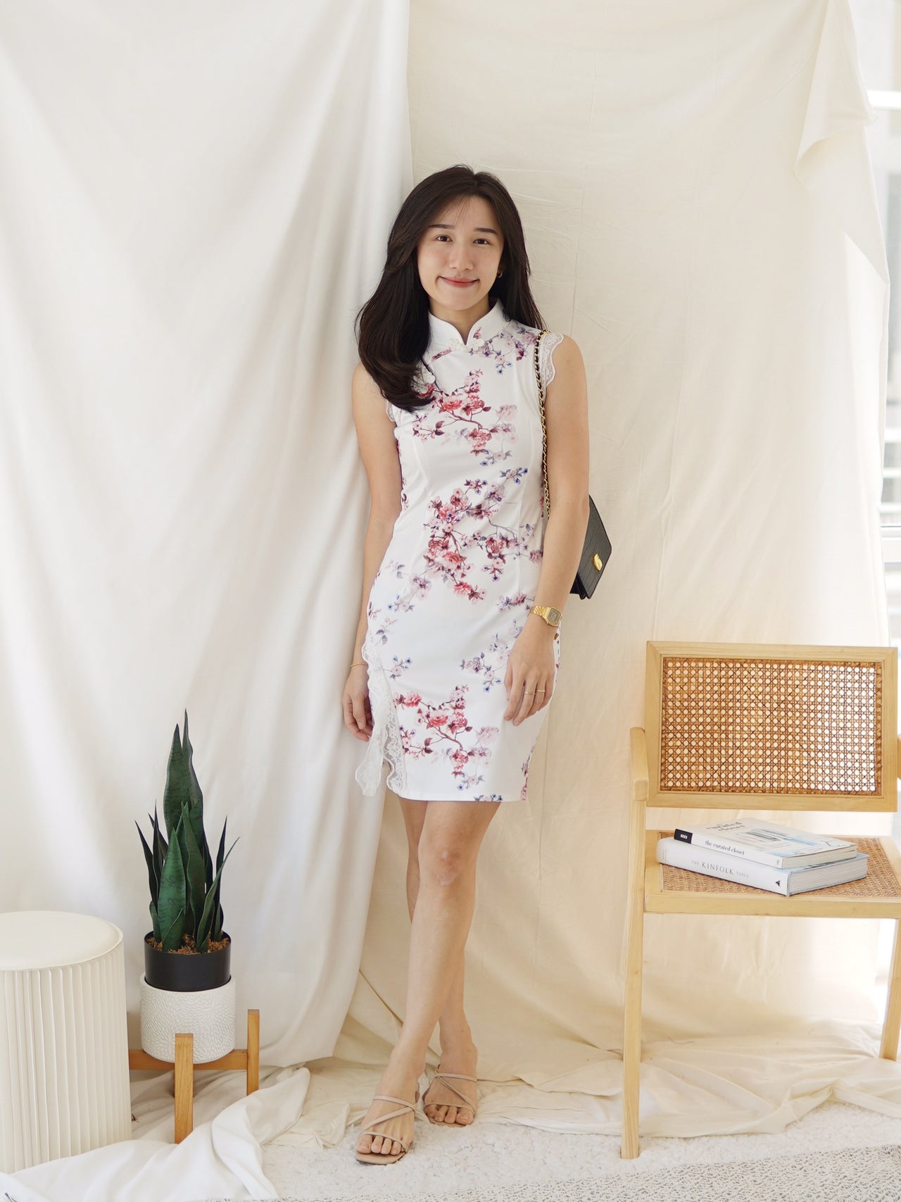 WHITE FLORAL LACE CHEONGSAM