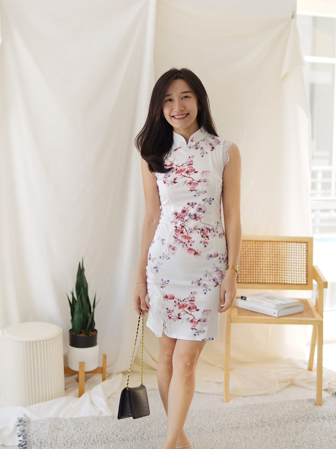 WHITE FLORAL LACE CHEONGSAM
