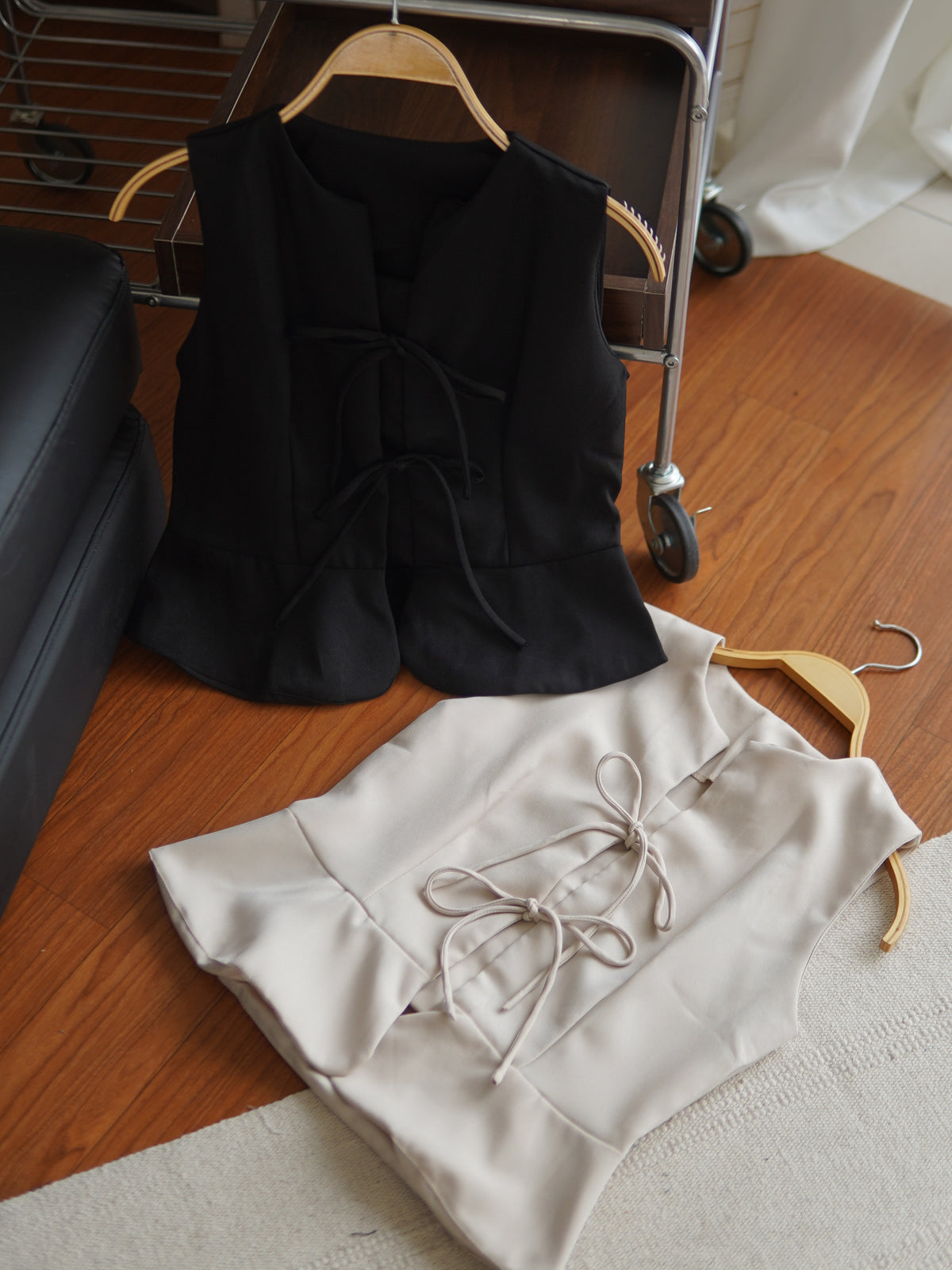 BOW BELLE VEST TOP