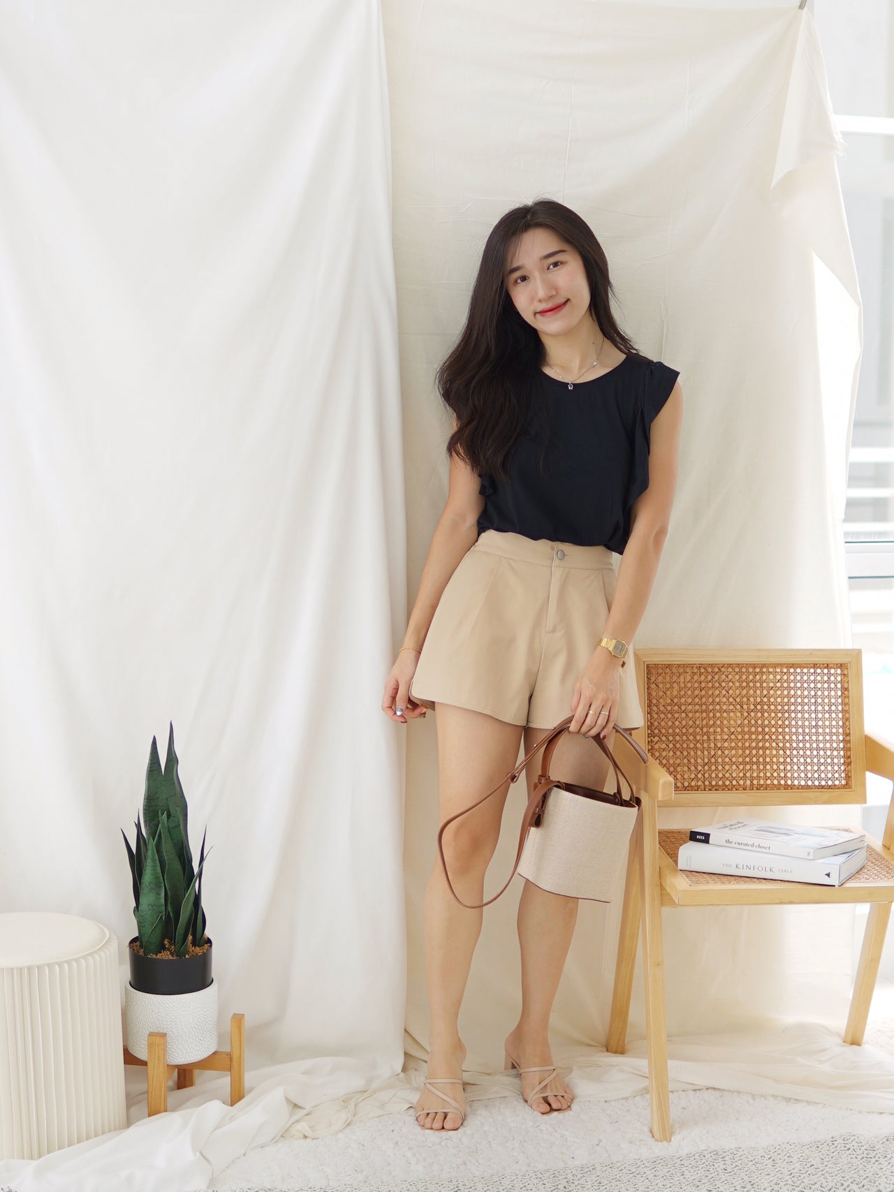 SO BLACK RUFFLE TOP