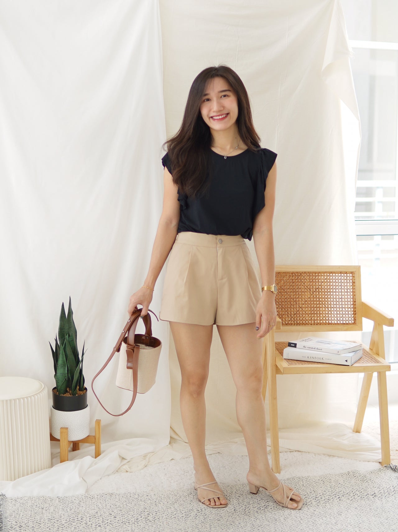 SO BLACK RUFFLE TOP