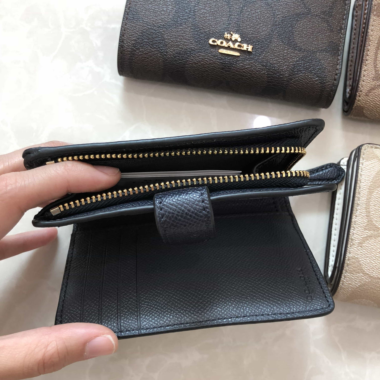 COACH CROSSGRAIN MEDIUM CORNER ZIP WALLET - LovelyMadness Clothing Malaysia