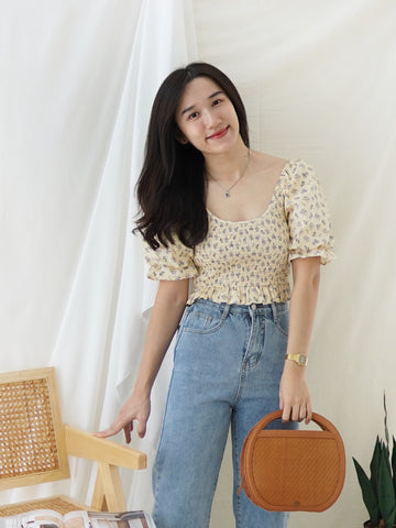 CROPPED EMBROIDERY TOP