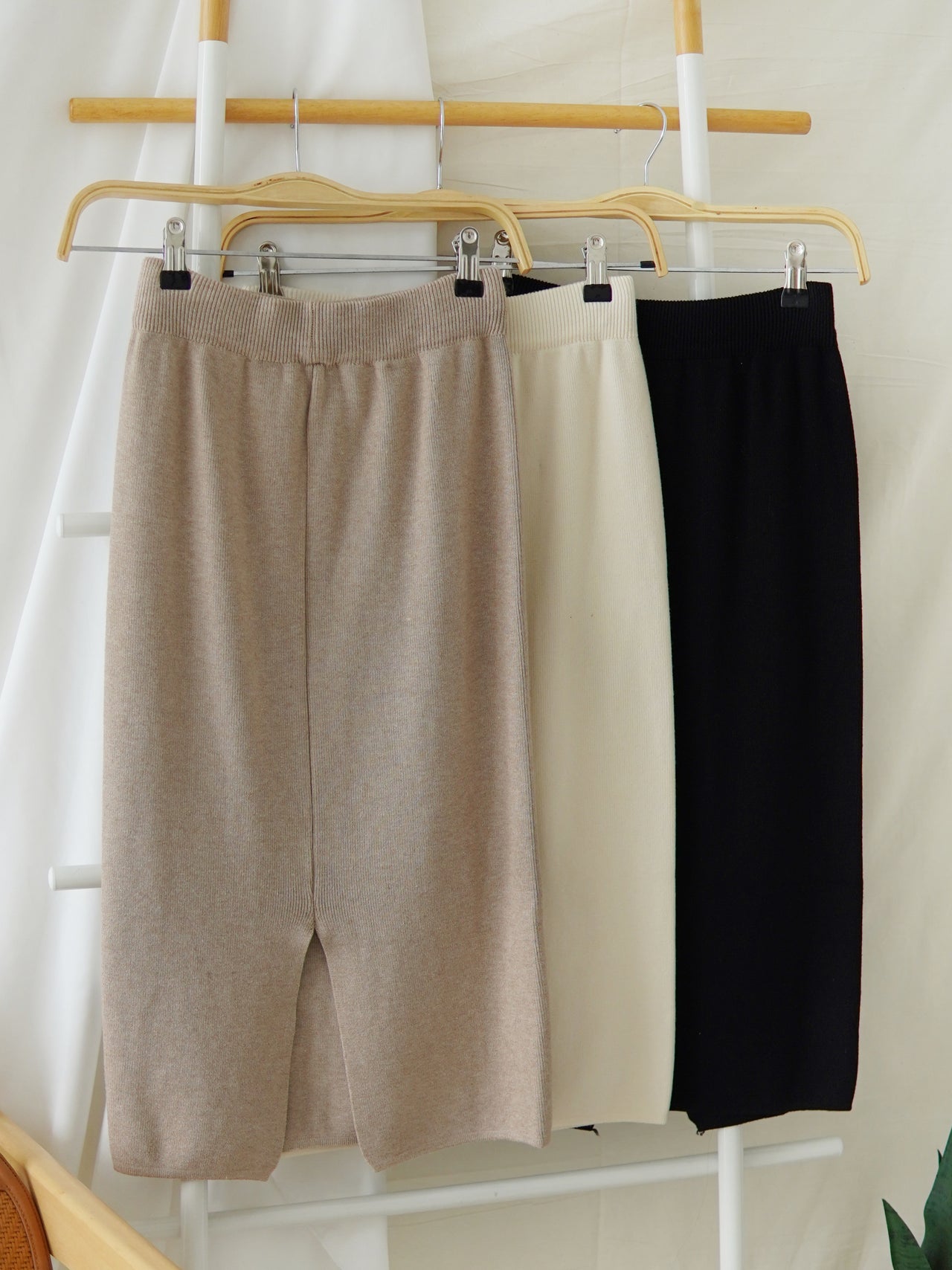ZARIE KNIT MIDI SKIRT