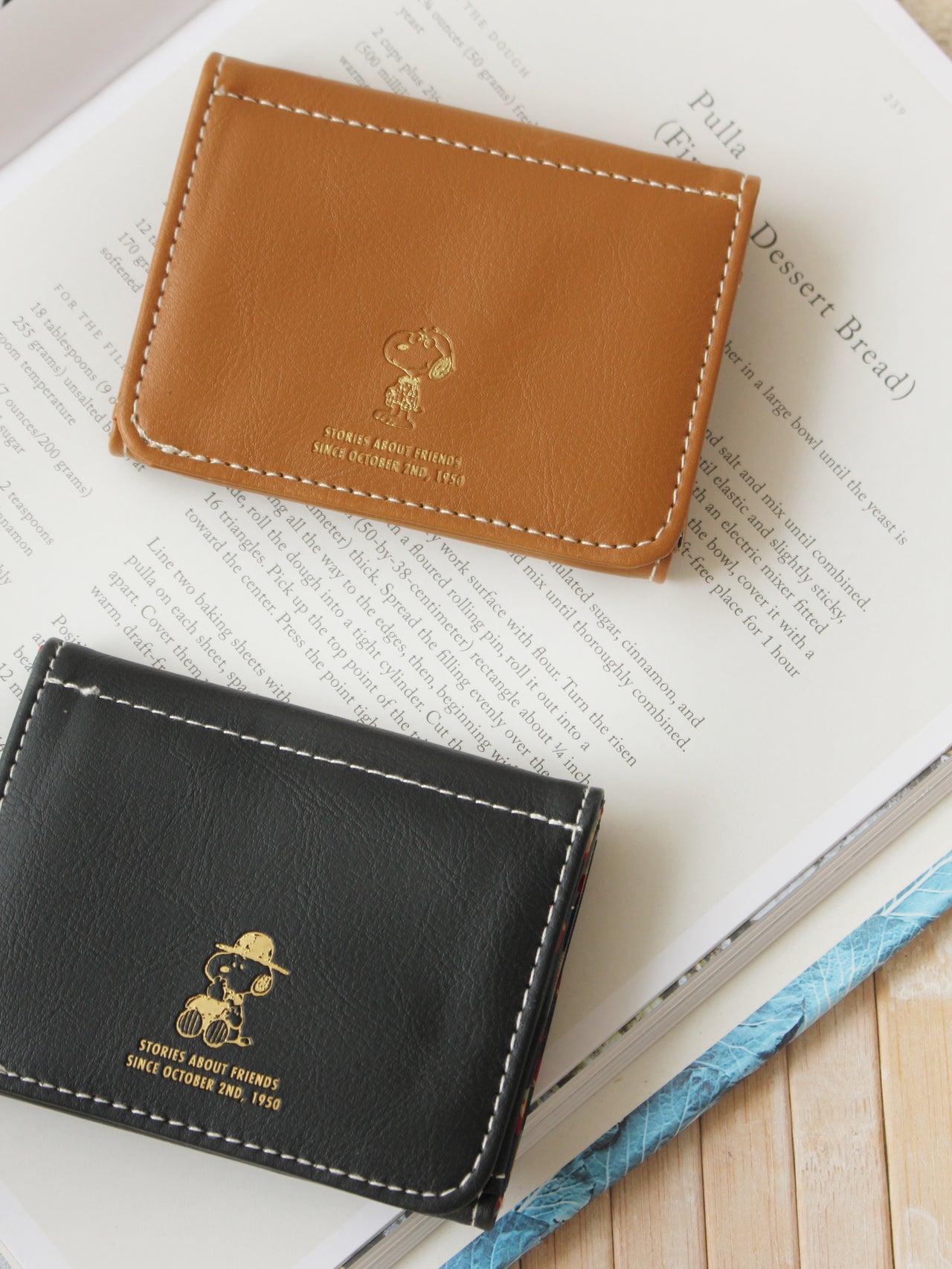 SNOPPY FLIP CARD WALLET