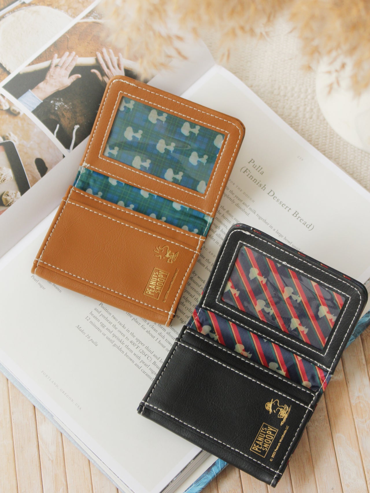 SNOPPY FLIP CARD WALLET