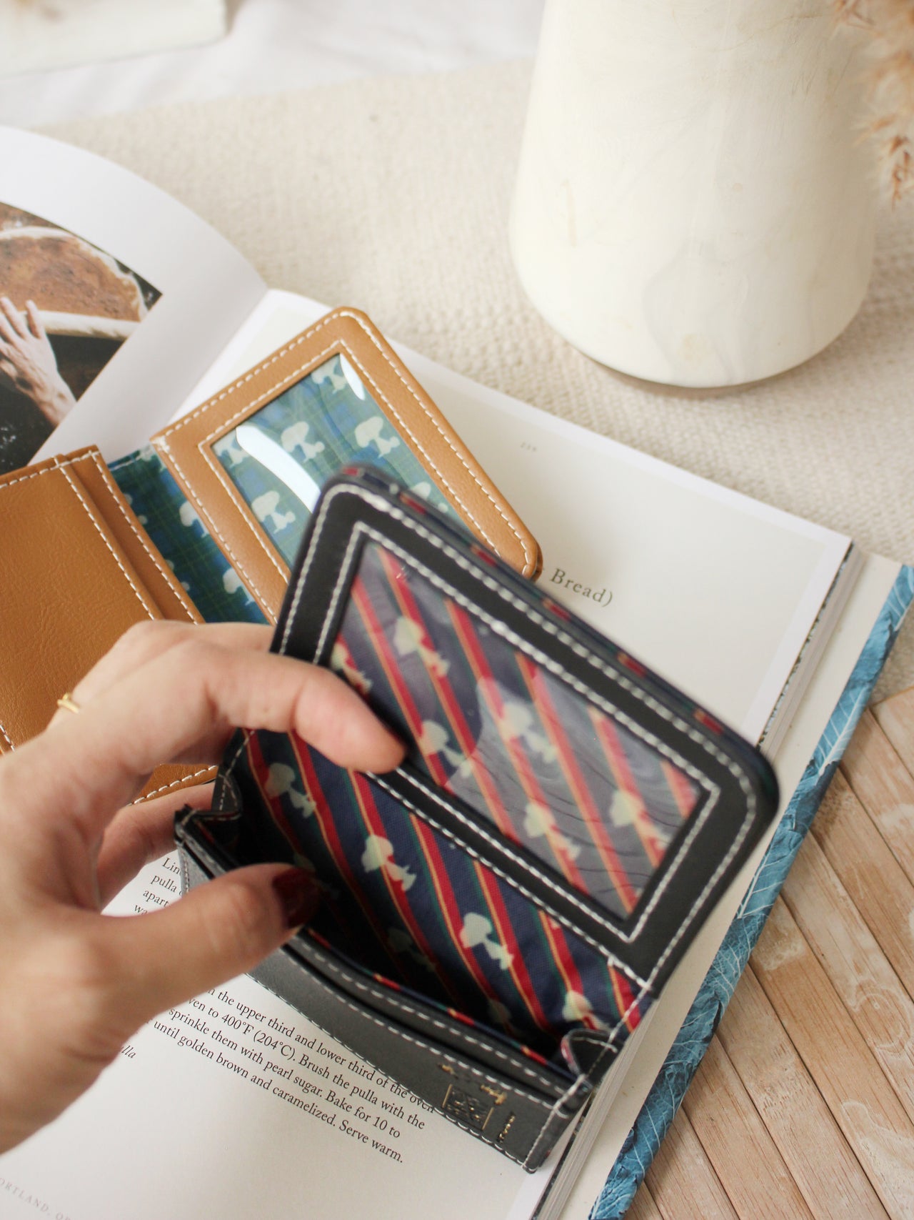 SNOPPY FLIP CARD WALLET