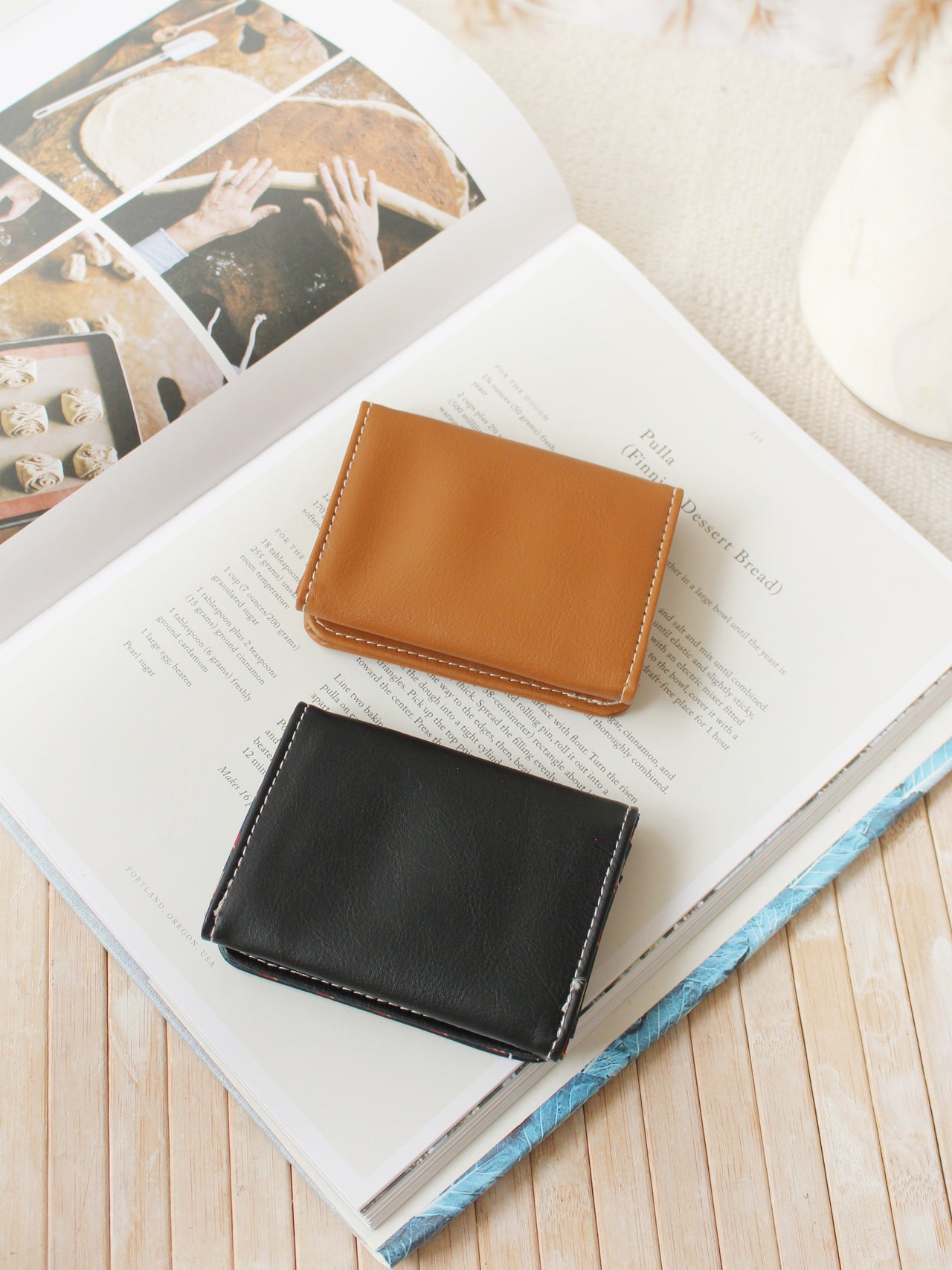SNOPPY FLIP CARD WALLET