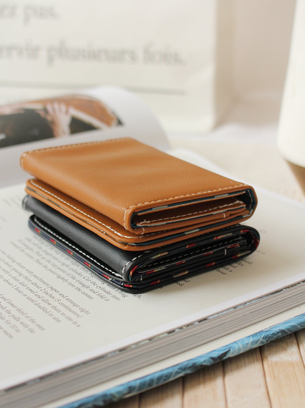 SNOPPY FLIP CARD WALLET
