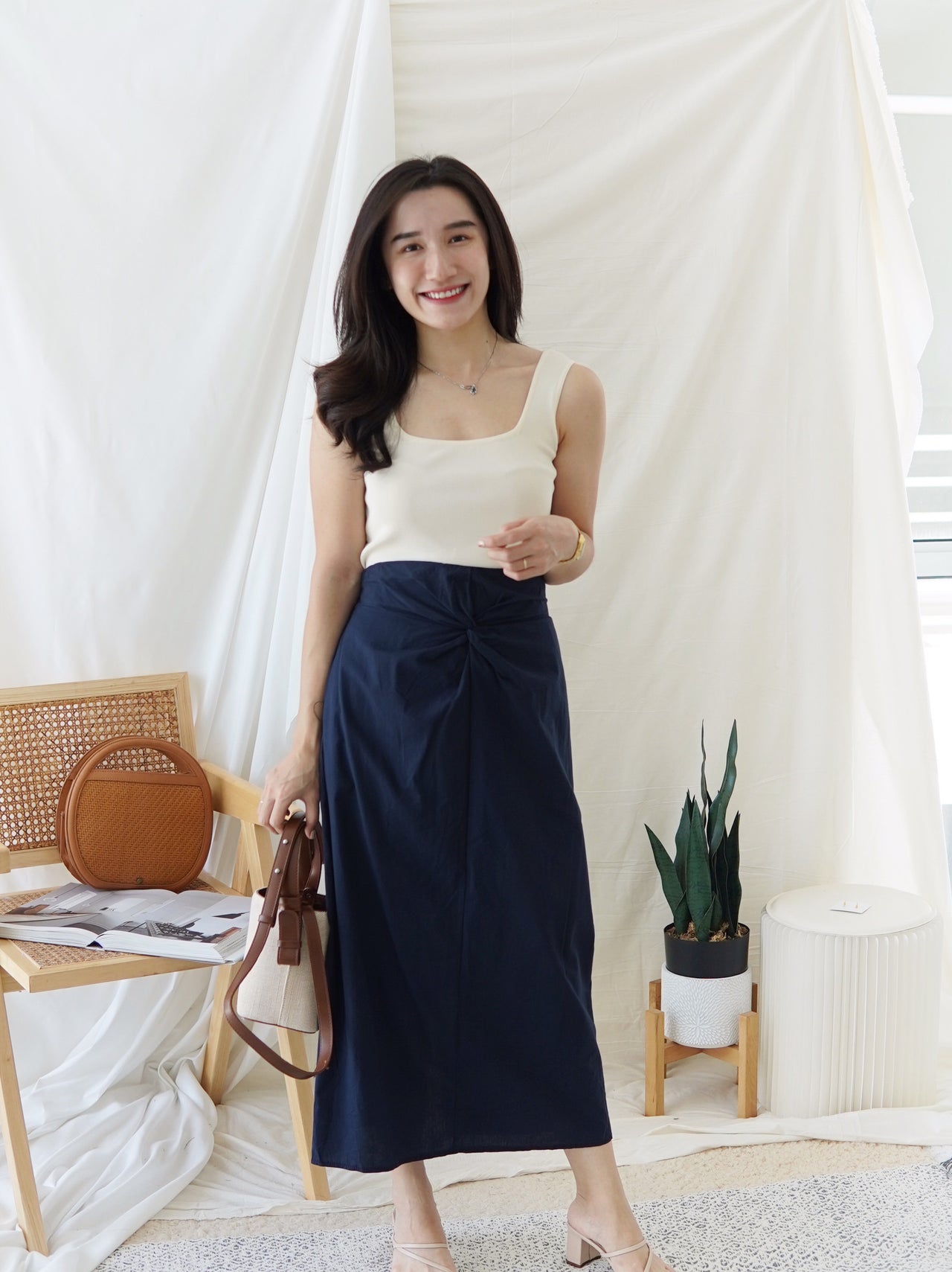 NAVY KNOT SKIRT
