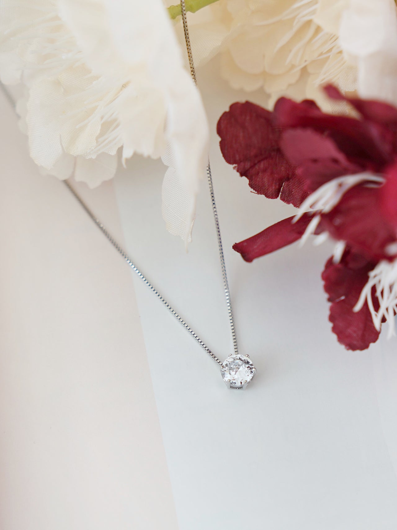 SILVER SHINNING DIAMOND NECKLACE