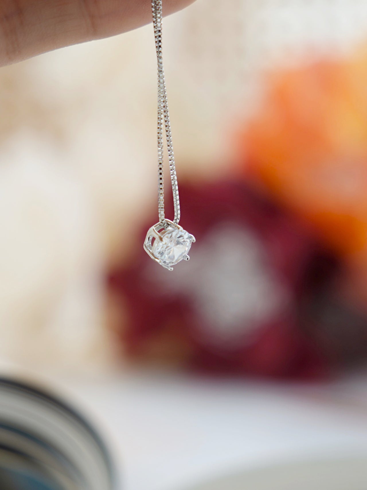 SILVER SHINNING DIAMOND NECKLACE