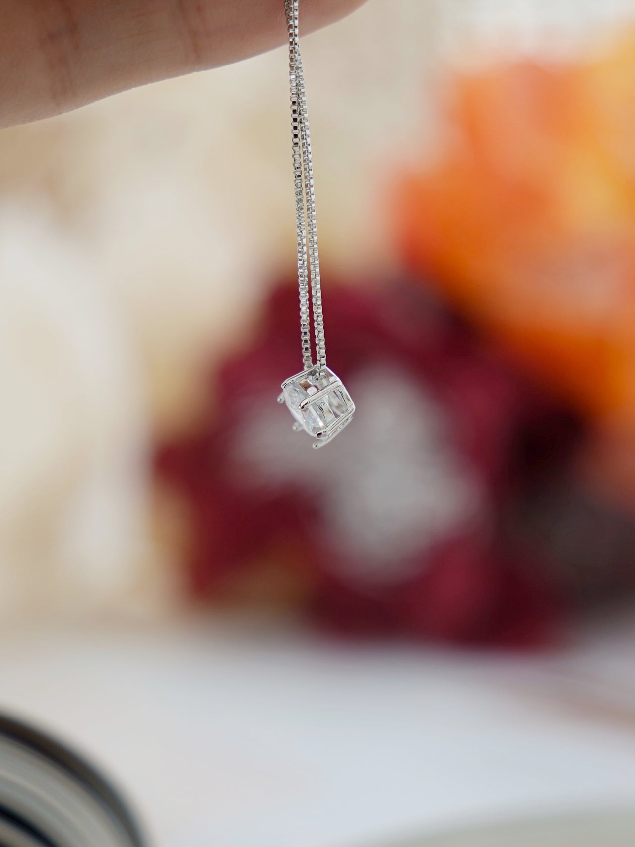 SILVER SHINNING DIAMOND NECKLACE