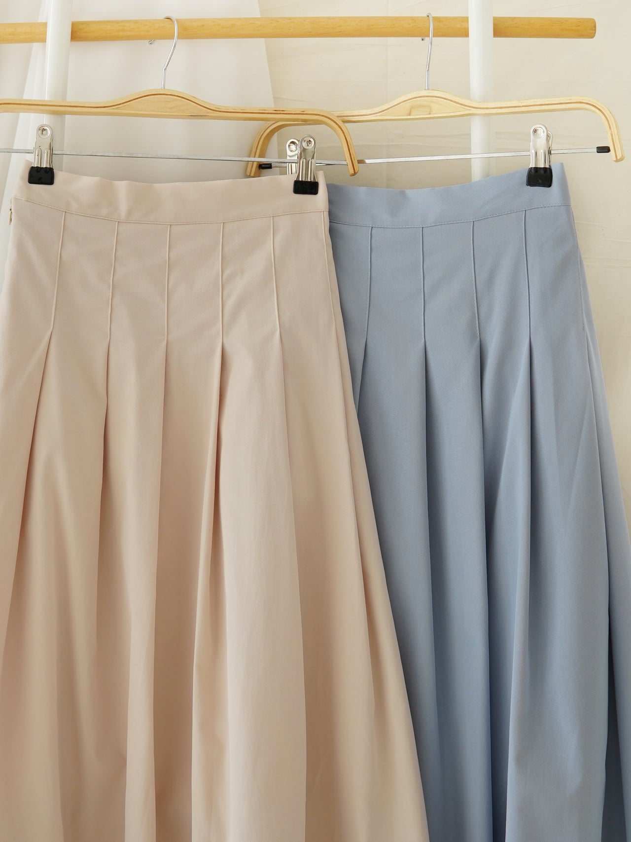 SOVEL PLEAT HIGH MIDI SKIRT