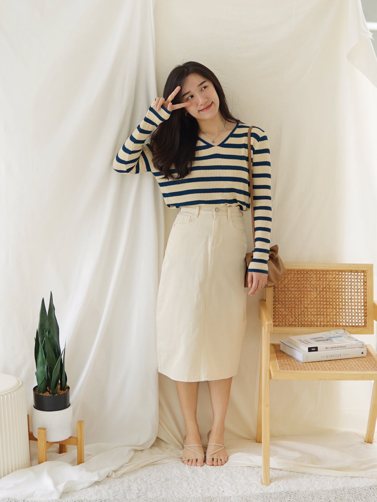 CONTRAST STRIPE V TOP
