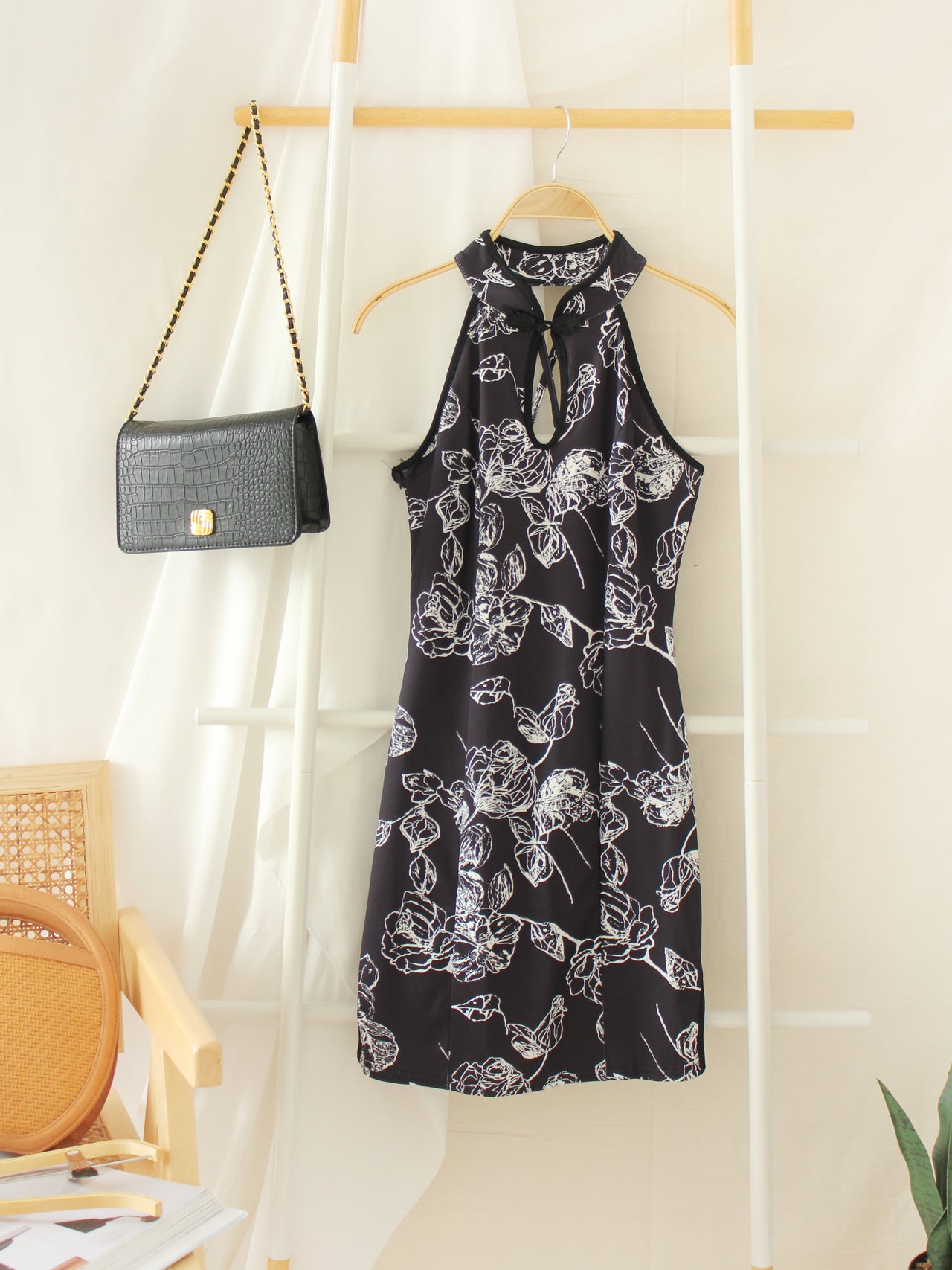 NAVY FLORAL ORIENTAL CHEONGSAM