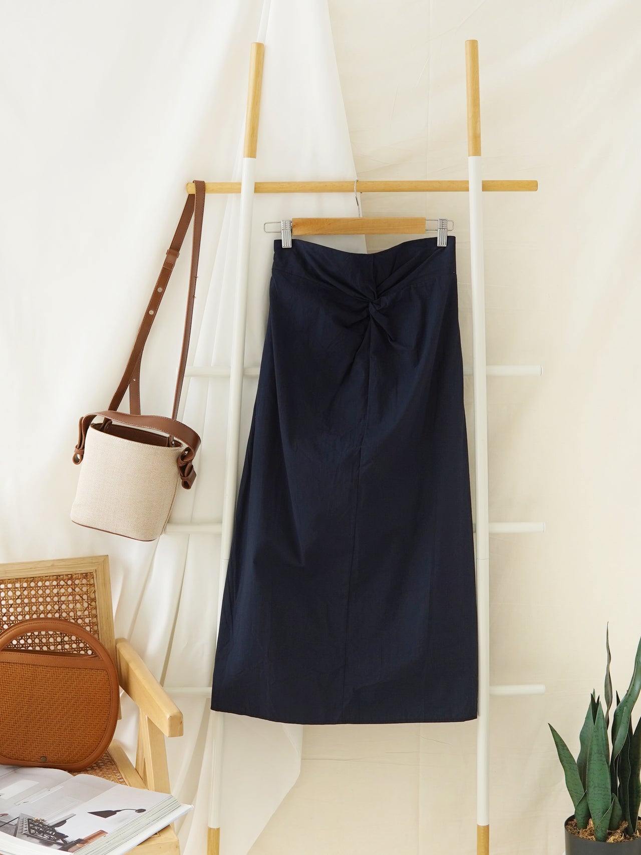 NAVY KNOT SKIRT