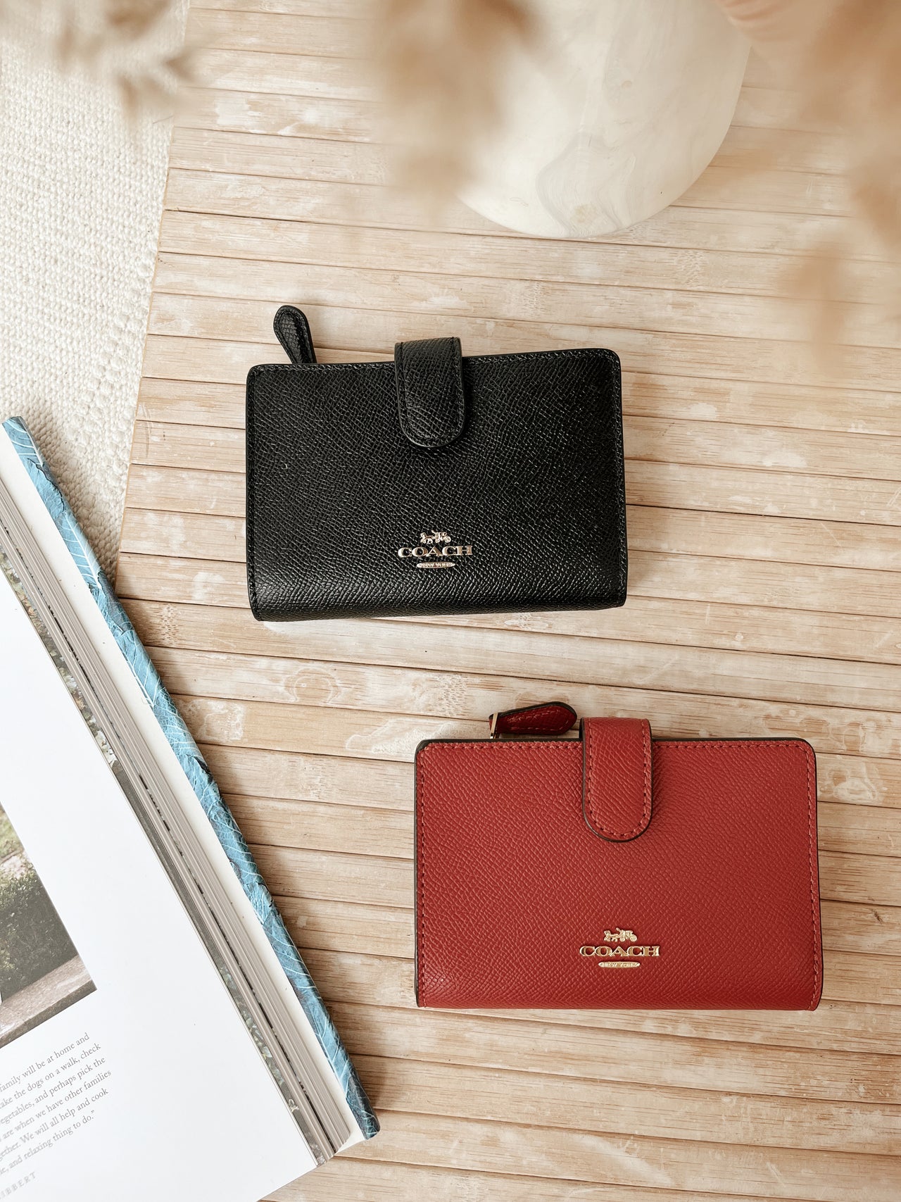 Coach best sale wallet medium